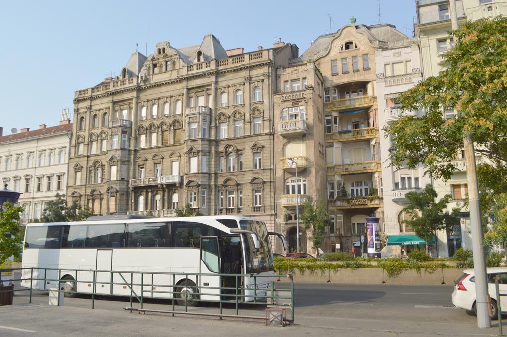 Riverside Danube Guest House Budapest Bagian luar foto